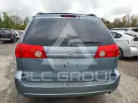 2010 Toyota SIENNA photo