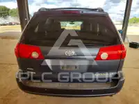2010 Toyota SIENNA photo