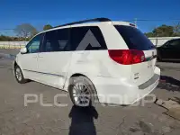 2010 Toyota SIENNA photo