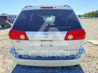 2010 Toyota SIENNA photo