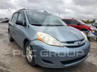 2010 Toyota SIENNA photo