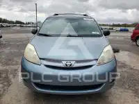 2010 Toyota SIENNA photo
