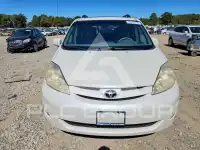 2010 Toyota SIENNA photo