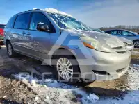 2010 Toyota SIENNA photo