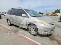 2010 Toyota SIENNA photo