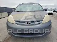2010 Toyota SIENNA photo