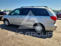 2010 Toyota SIENNA photo