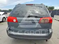 2010 Toyota SIENNA photo