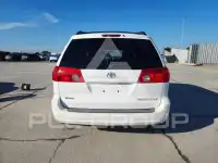 2010 Toyota SIENNA photo