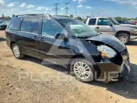 2010 Toyota SIENNA photo