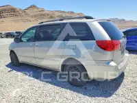 2010 Toyota SIENNA photo