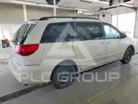2010 Toyota SIENNA фото