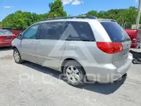 2010 Toyota SIENNA фото