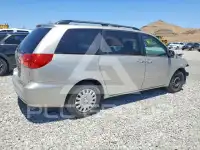 2010 Toyota SIENNA photo