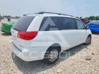 2010 Toyota SIENNA photo
