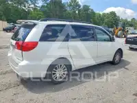 2010 Toyota SIENNA photo
