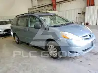 2010 Toyota SIENNA photo