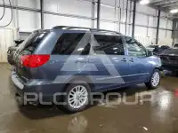 2010 Toyota SIENNA photo
