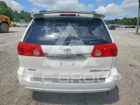 2010 Toyota SIENNA photo