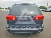 2010 Toyota SIENNA photo