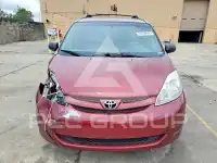 2010 Toyota SIENNA фото