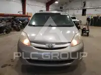 2010 Toyota SIENNA photo