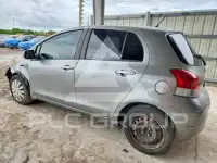 2010 Toyota YARIS фото