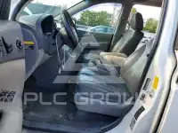2010 KIA Sedona photo