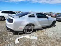 2010 Ford MUSTANG photo