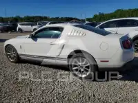 2010 Ford MUSTANG photo