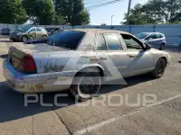 2010 Ford CROWN фото