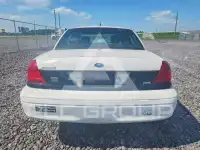 2010 Ford CROWN photo