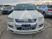 2010 Volkswagen Touareg photo