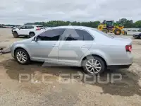 2010 Volkswagen Jetta photo