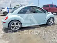 2010 Volkswagen BEETLE photo