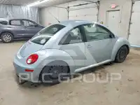 2010 Volkswagen BEETLE photo