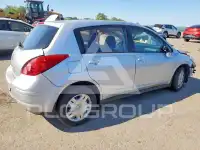 2011 Nissan VERSA photo