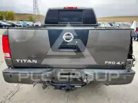 2011 Nissan TITAN фото