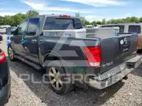 2011 Nissan TITAN фото