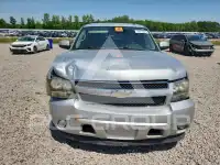 2011 Chevrolet Suburan photo