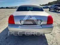 2011 Lincoln Town фото