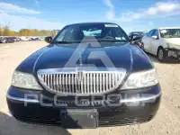 2011 Lincoln Town фото