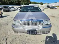 2011 Lincoln Town фото