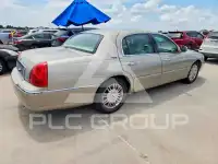 2011 Lincoln Town фото
