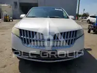 2011 Lincoln MKT photo