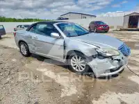 2011 Chrysler 200 photo