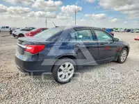 2011 Chrysler 200 photo