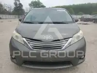 2011 Toyota SIENNA photo