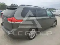 2011 Toyota SIENNA photo
