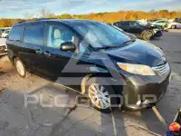 2011 Toyota SIENNA фото